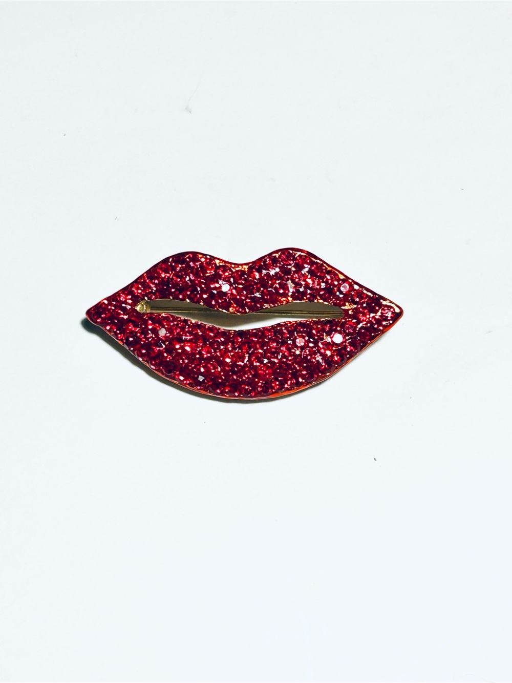 Large‎ Rhinestone Lip Pin Brooch - Red